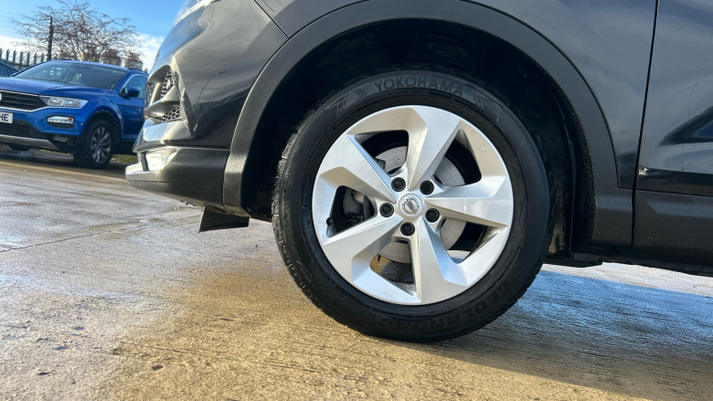 Nissan Qashqai 1.3 DiG-T Acenta Premium 5dr Petrol Hatchback